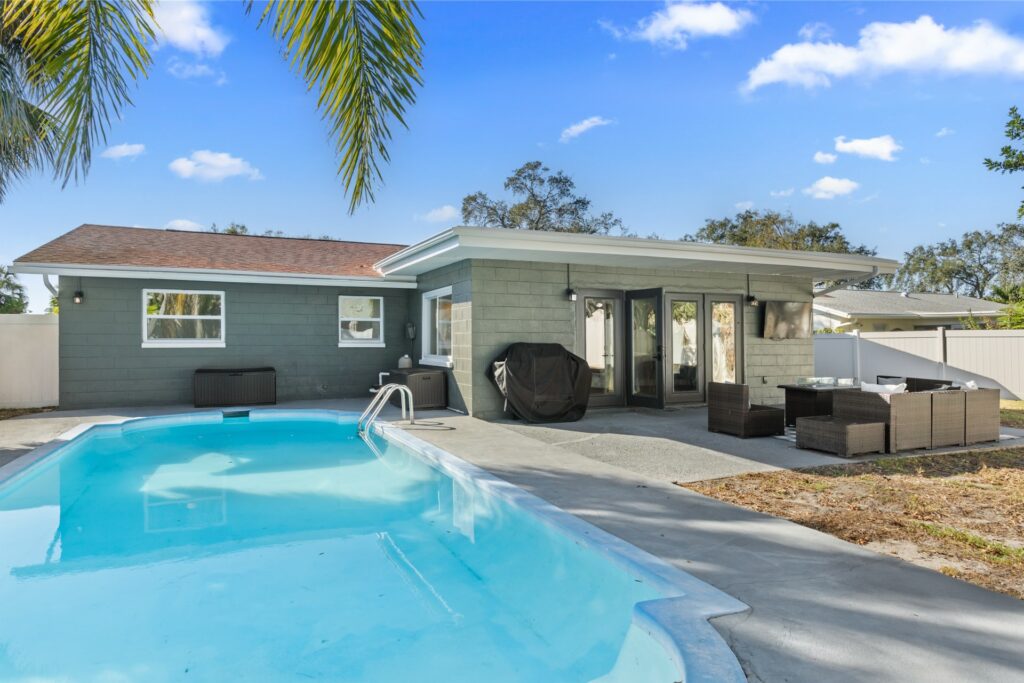 6135 Tanglewood Dr ne-04