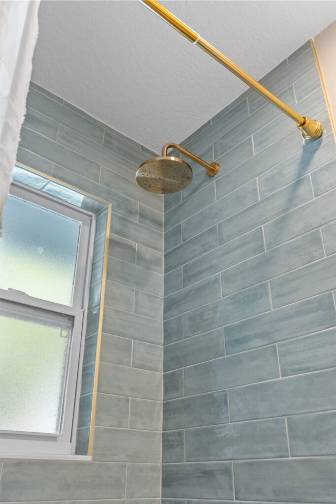 6135 Tanglewood Dr ne-06