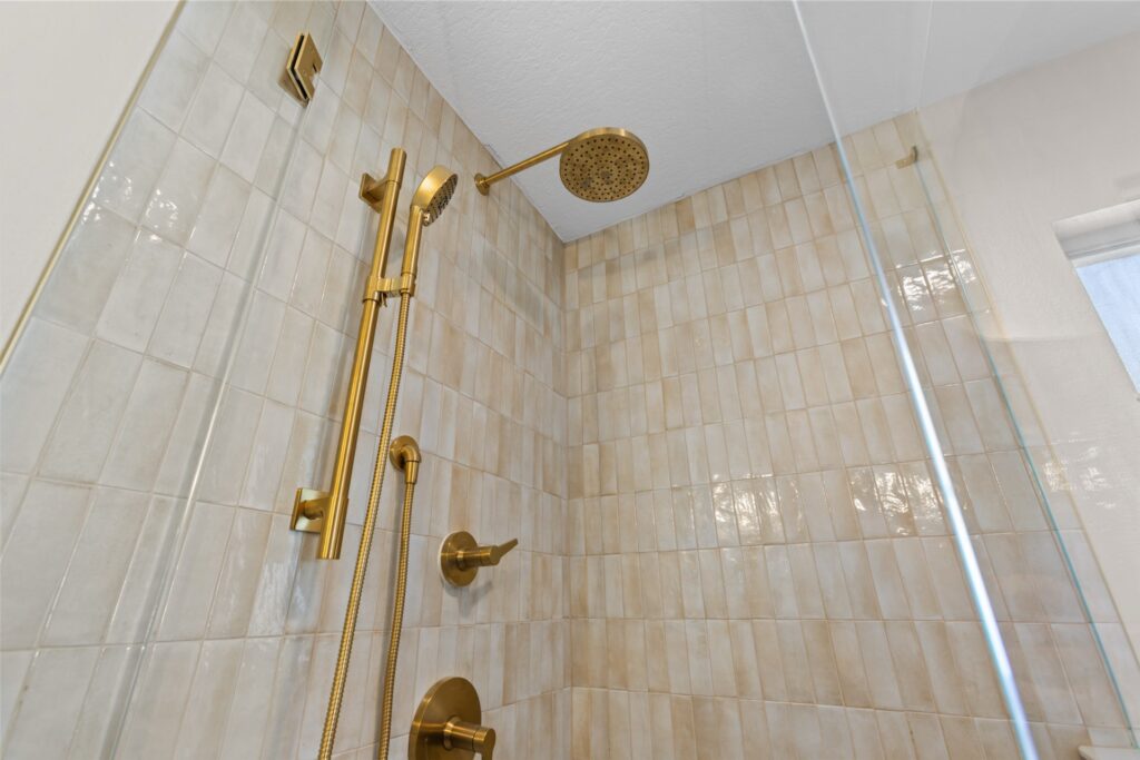 6135 Tanglewood Dr ne-15