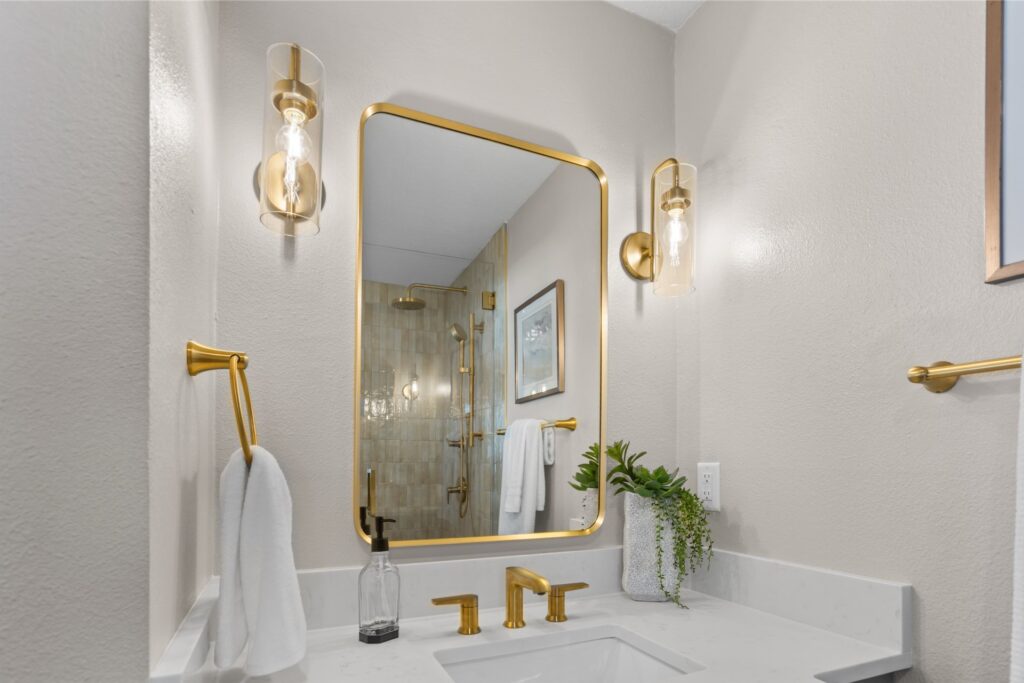 6135 Tanglewood Dr ne-17