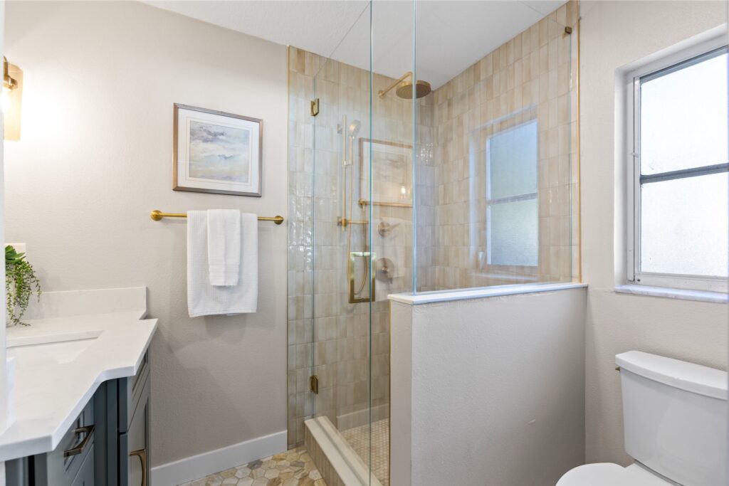 6135 Tanglewood Dr ne-18